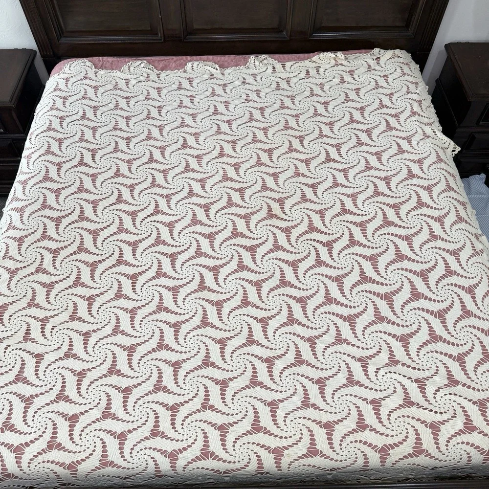 Hand Crocheted Lace Bedspread Queen Neutral‎ Swirl Blanket Vtg Handmade Beige